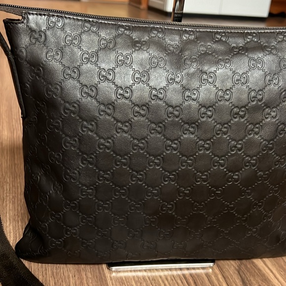 A 241 - π―% authentic Gucci crossbody bag - Picture 8 of 15
